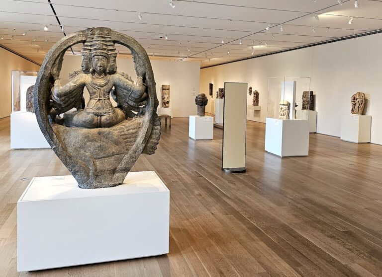 Art Institute of Chicago gives the Holy Buddha statue back to Nepal